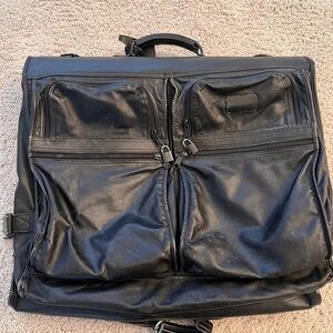 Tumi Vintage hanging travel garment bag. Black. Perfect luggage for travel.